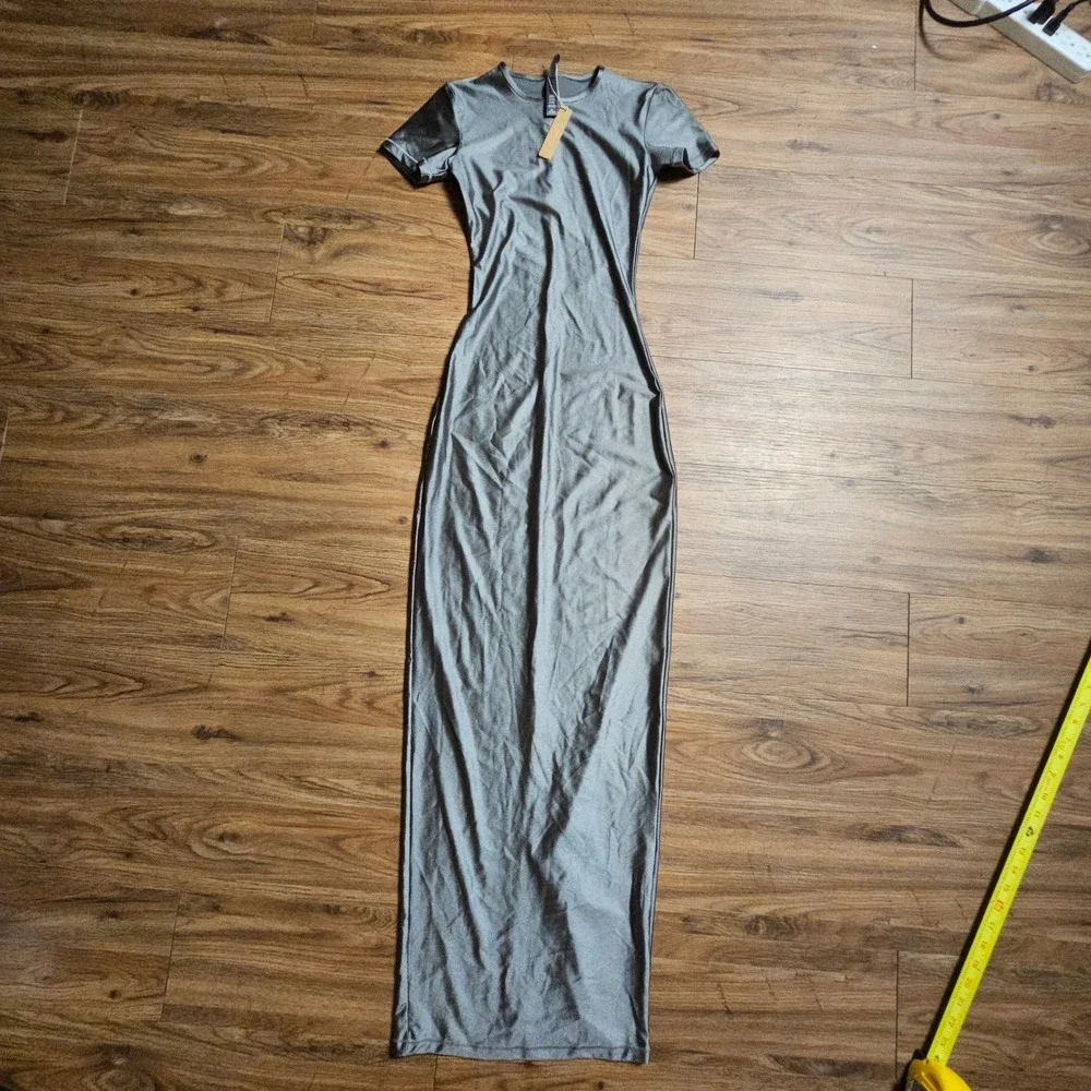 SKIMS Shine Spandex Jersey Long Dress XS Metallic Gray Bodycon DR-MAX-3013 NWT - Picture 1 of 8